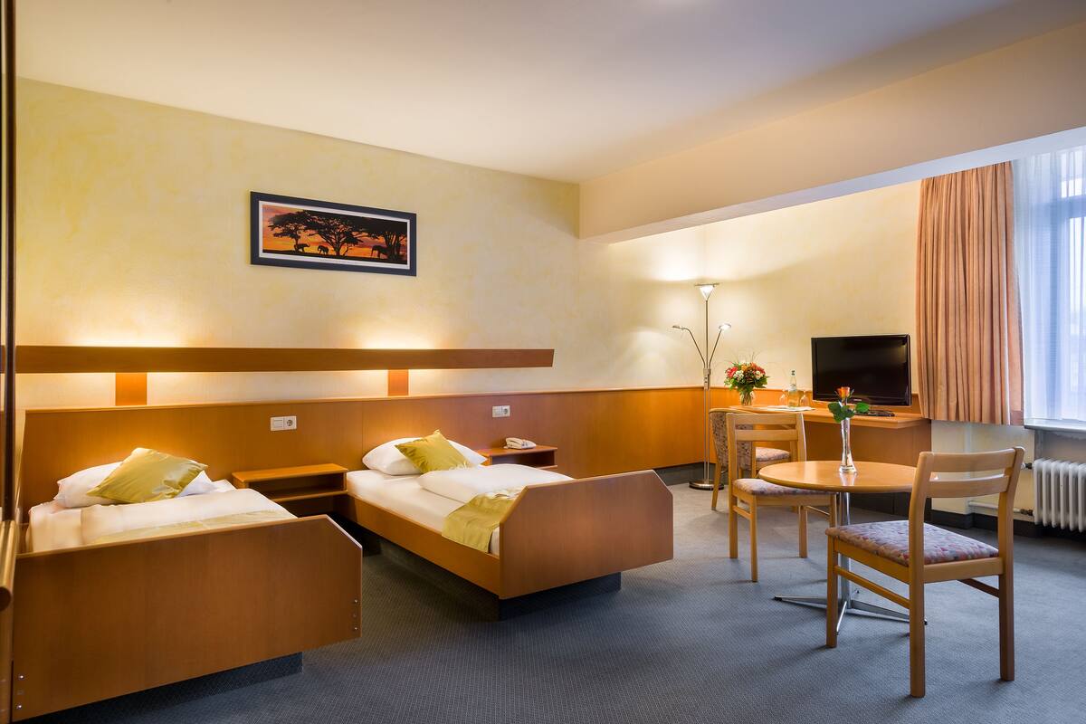 Standard Double Room | In-room safe, desk, WiFi (free), bed sheets