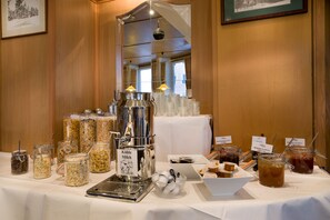 Free daily buffet breakfast - Scope Hotel Greif (Karlsruhe)