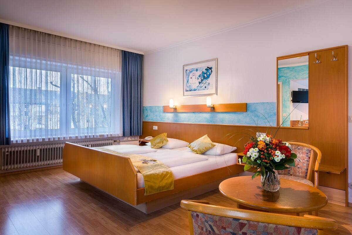 In-room safe, desk, WiFi (free), bed sheets
