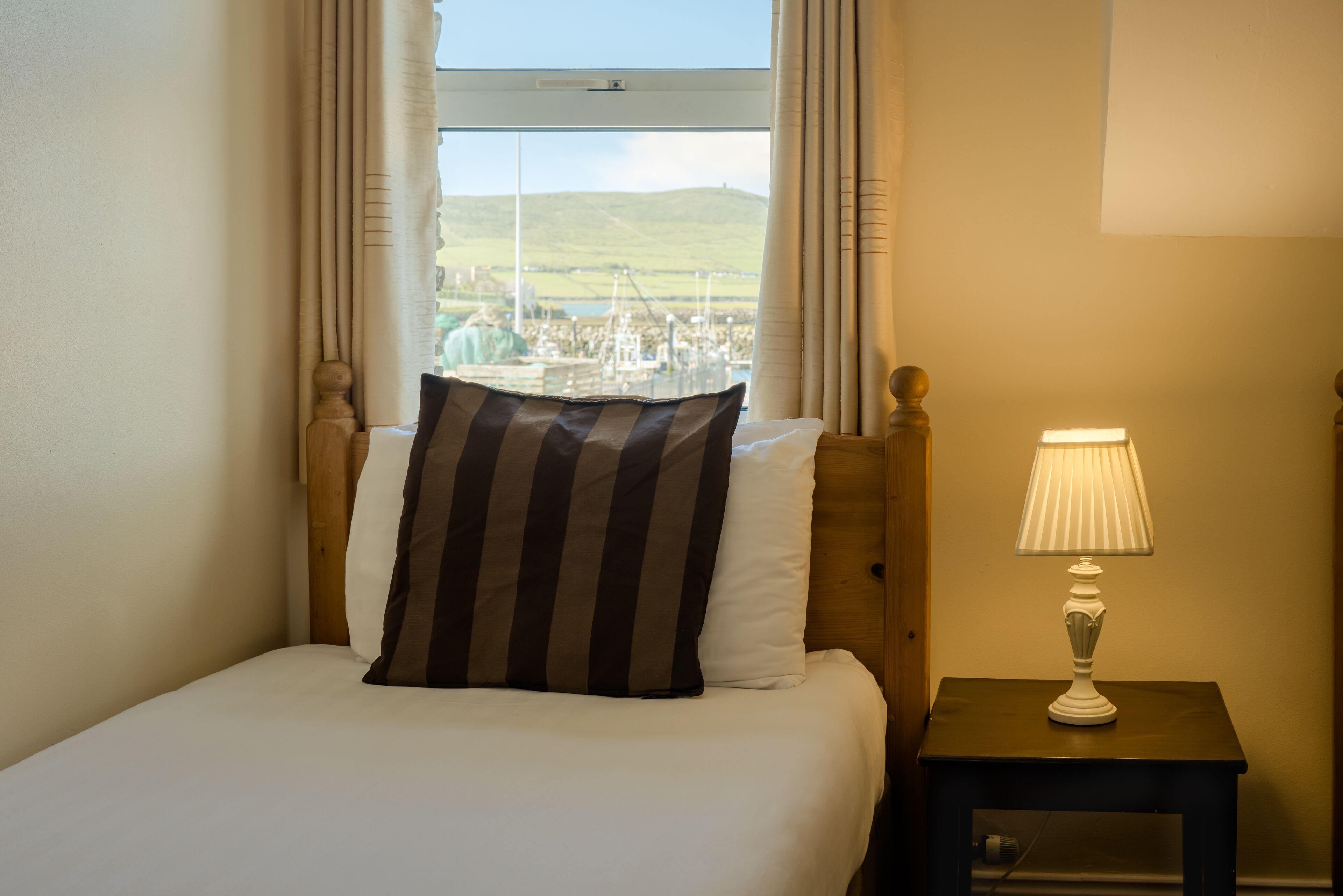 Habitación doble Deluxe, vista al mar | Cortinas blackout, tabla de planchar con plancha y wifi gratis 