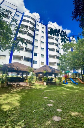 Children’s play area – outdoor