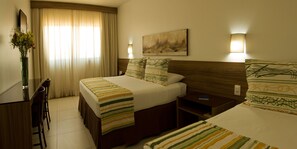 Minibar, escritorio, cortinas blackout y cunas gratuitas 