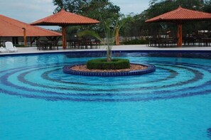 Outdoor pool - Hotel Canarius de Gravatá (Gravata)