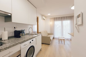 32-inch flat-screen TV with digital channels, TV