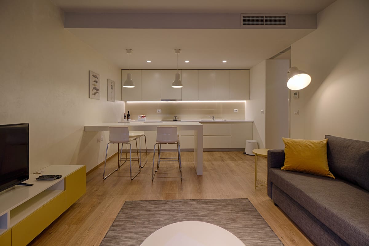 Business Apartment | Private kitchen | Microwave, espresso maker, electric kettle, dining tables