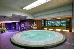 Bain à remous intérieur