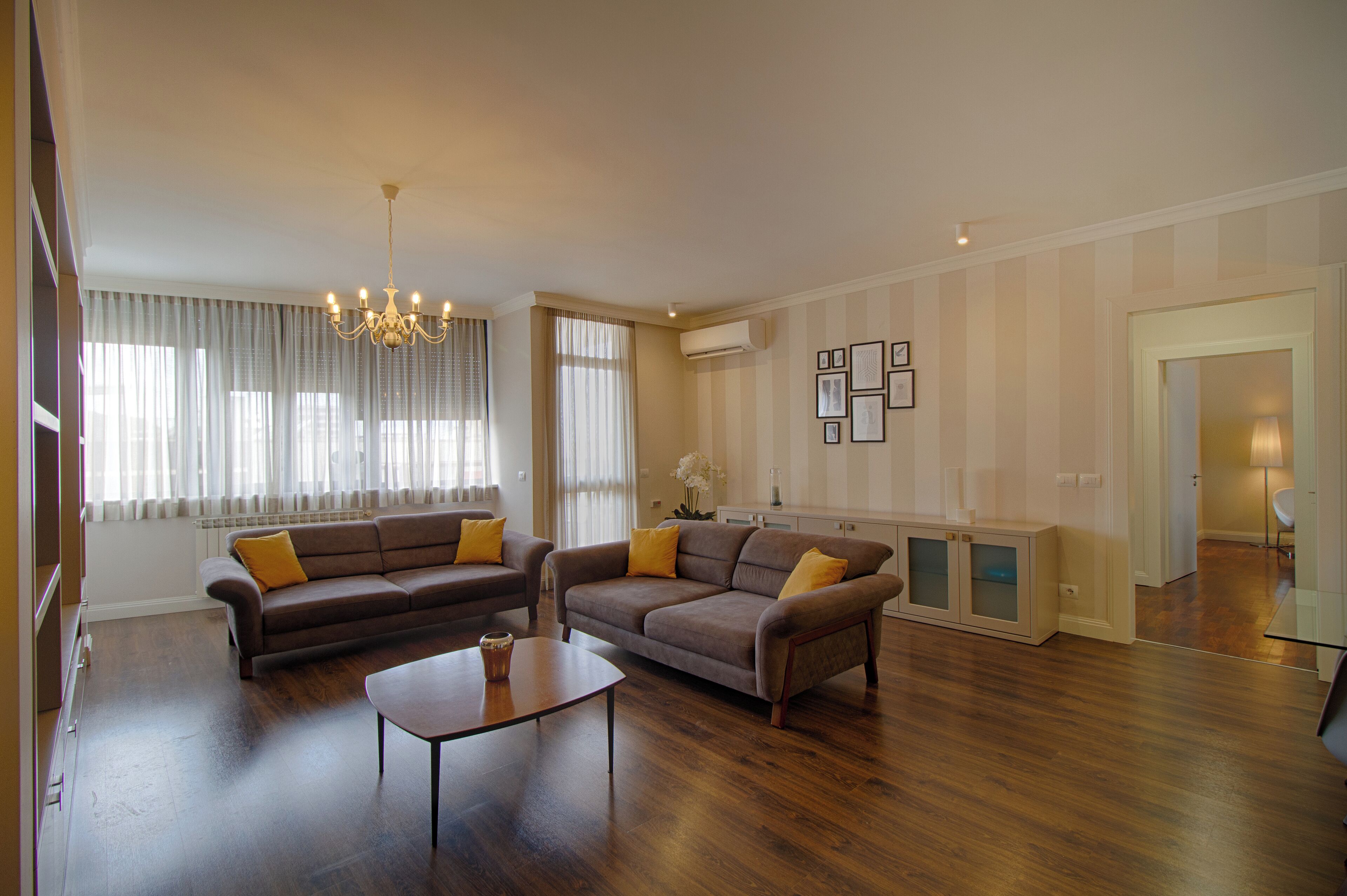 Elite Apartment, 2 Bedrooms, Lake View | Living area