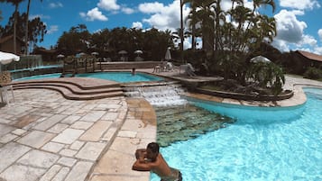 7 outdoor pools, free pool cabanas, pool umbrellas