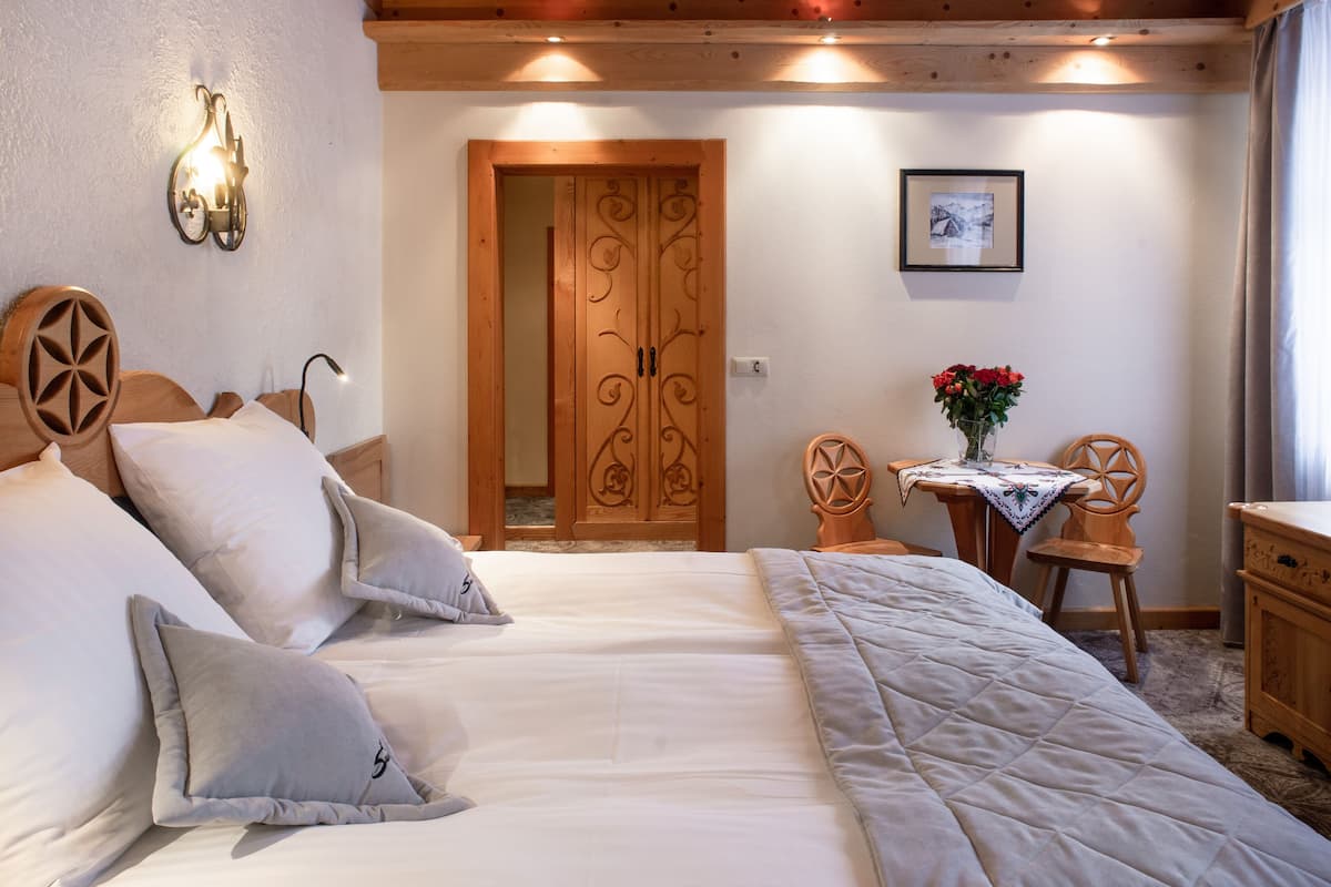 Standard Double or Twin Room | 1 bedroom, hypo-allergenic bedding, desk, iron/ironing board