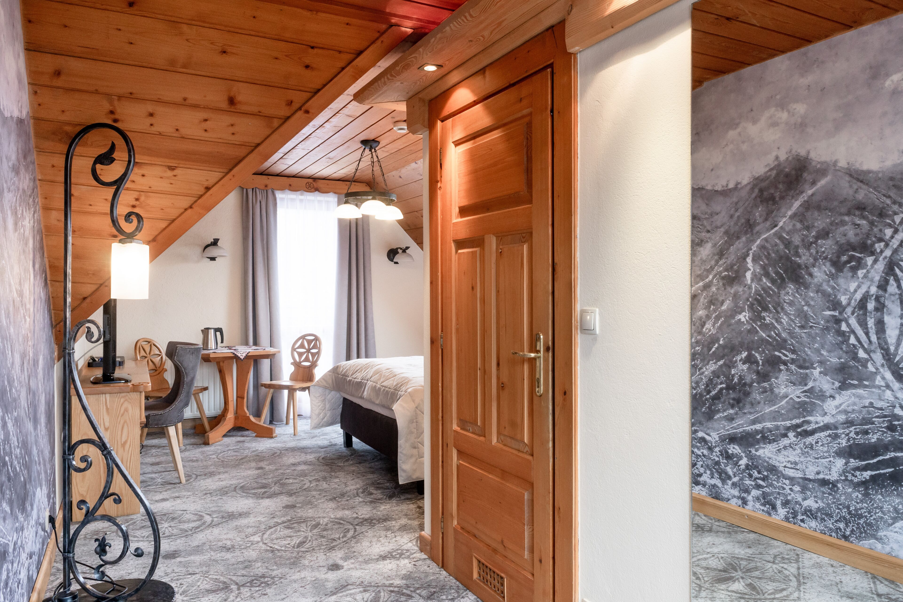 1 bedroom, hypo-allergenic bedding, desk, iron/ironing board