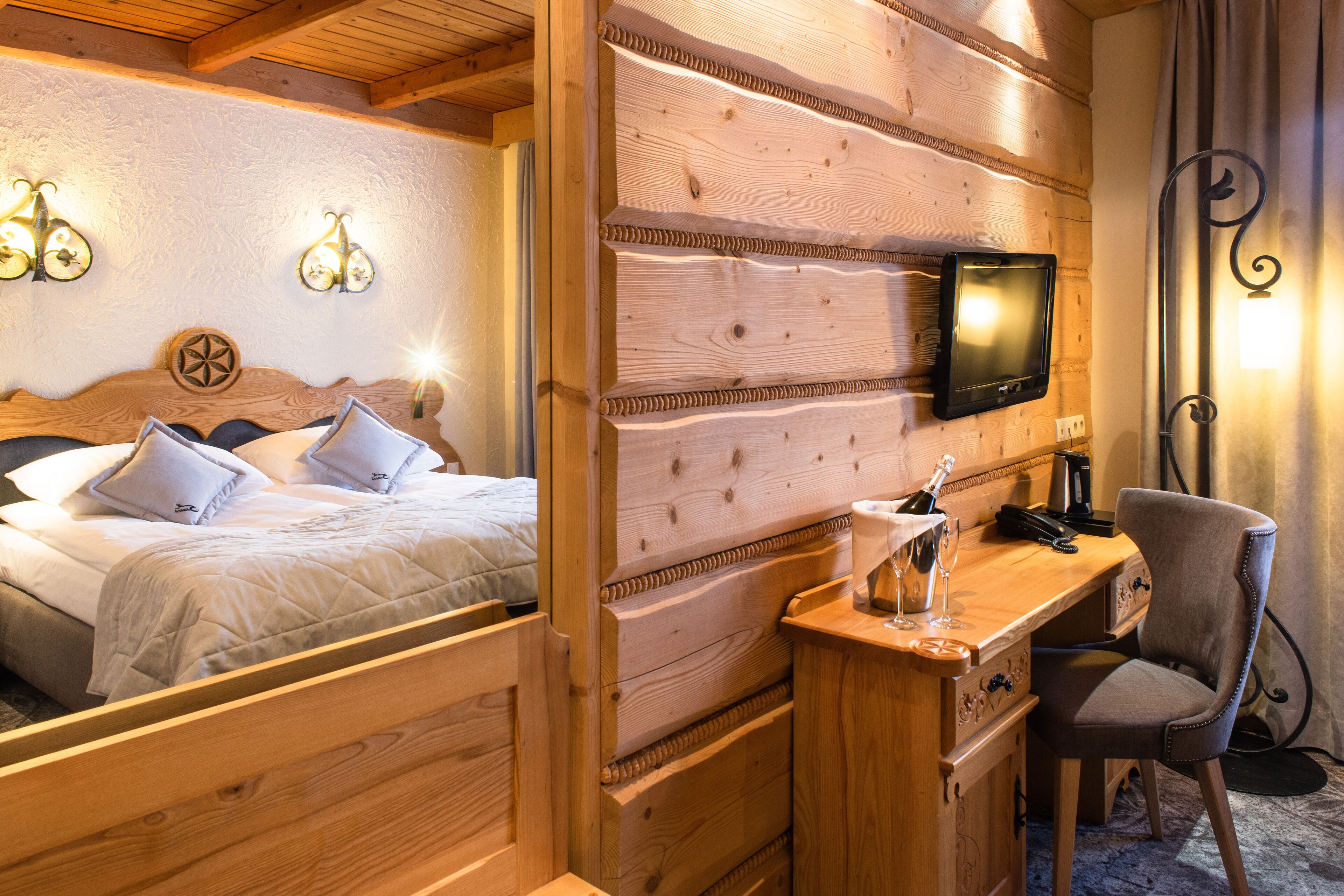 standard double or twin room | 1 bedroom, hypo-allergenic bedding, desk, iron/ironing board