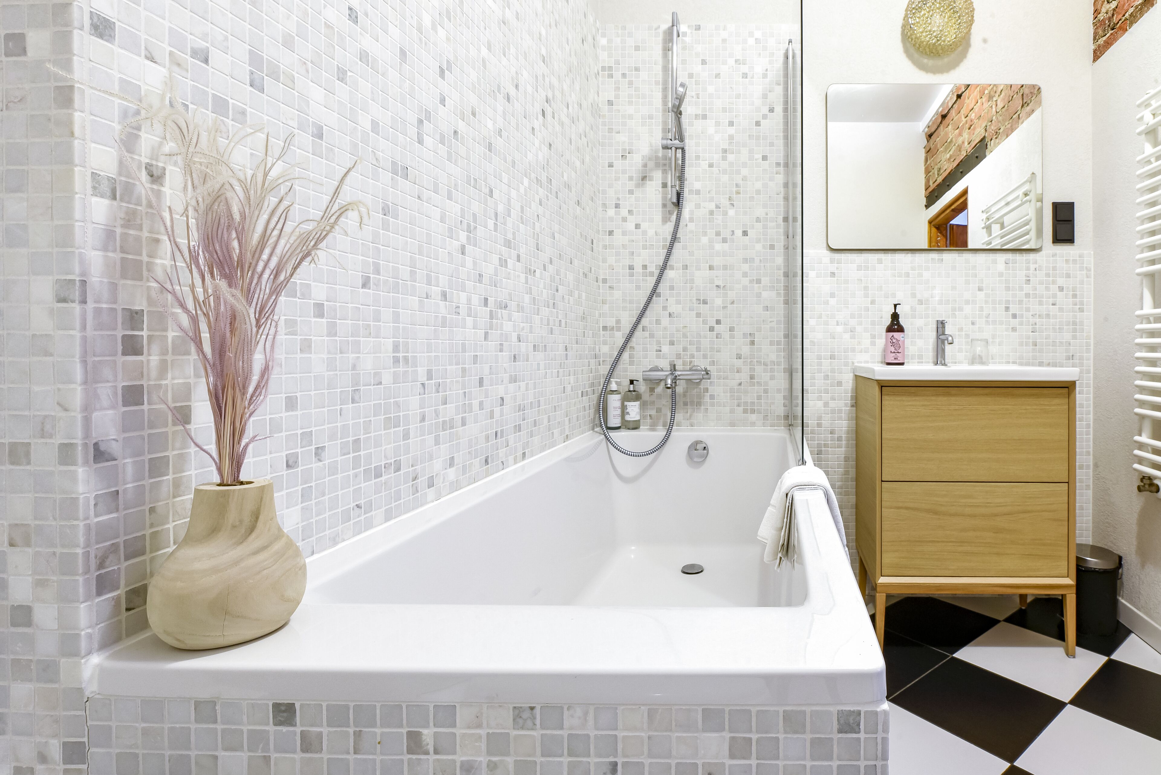 superior room | bathroom | free toiletries, hair dryer, towels