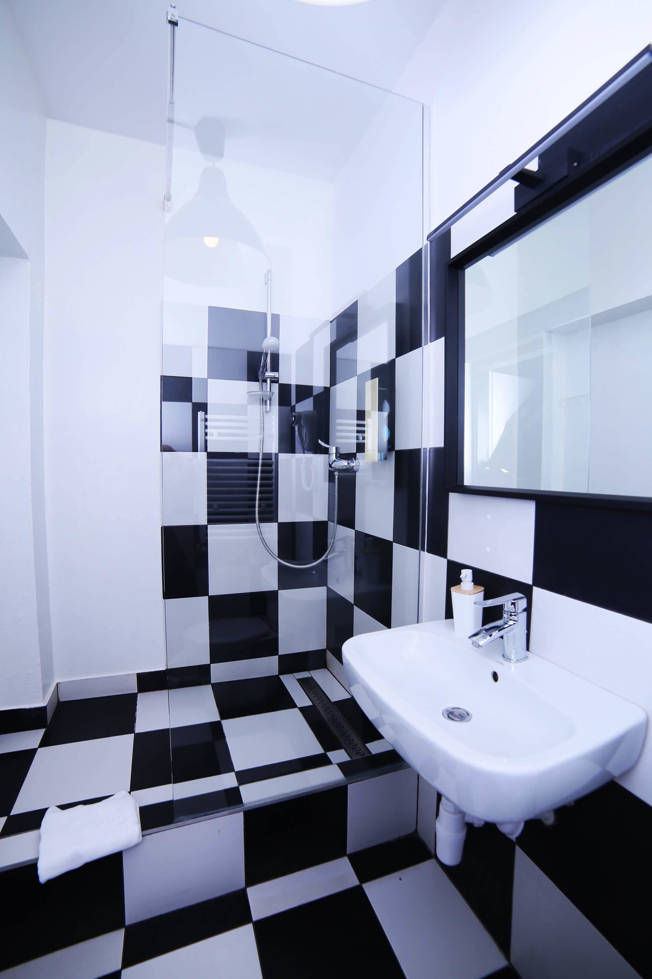 standard single room | bathroom | free toiletries, hair dryer, towels