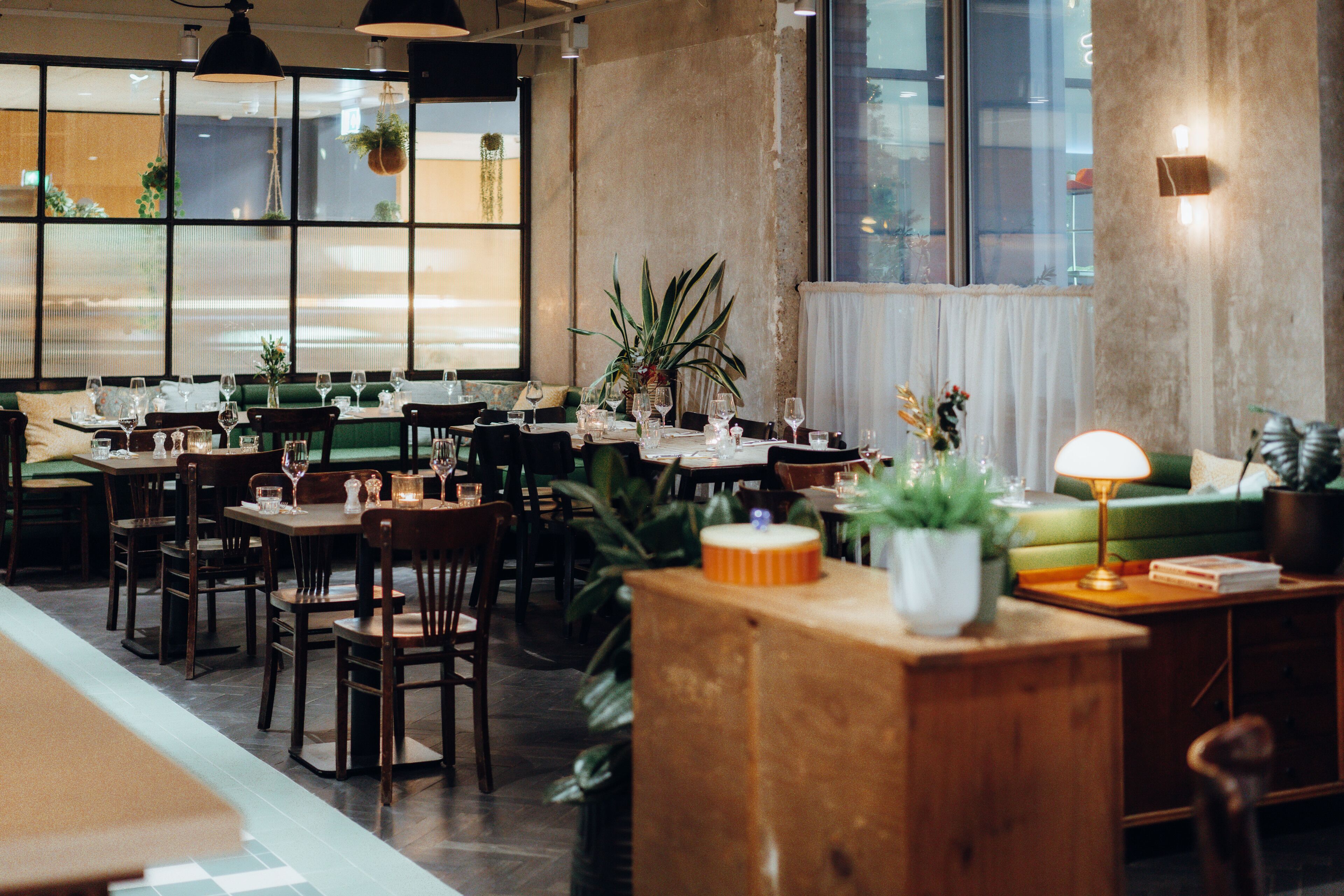 بوفيه فطور يوميًا بتكلفة قدرها (17.50 EUR للشخص)