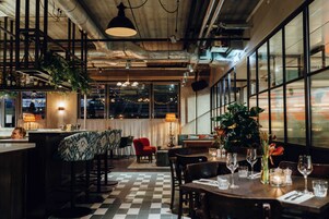 Breakfast and dinner served, international cuisine