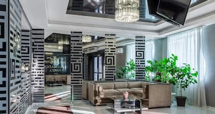 Ambassador Plaza Hotel