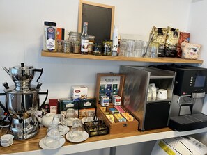 每日付費供應吃到飽自助式早餐