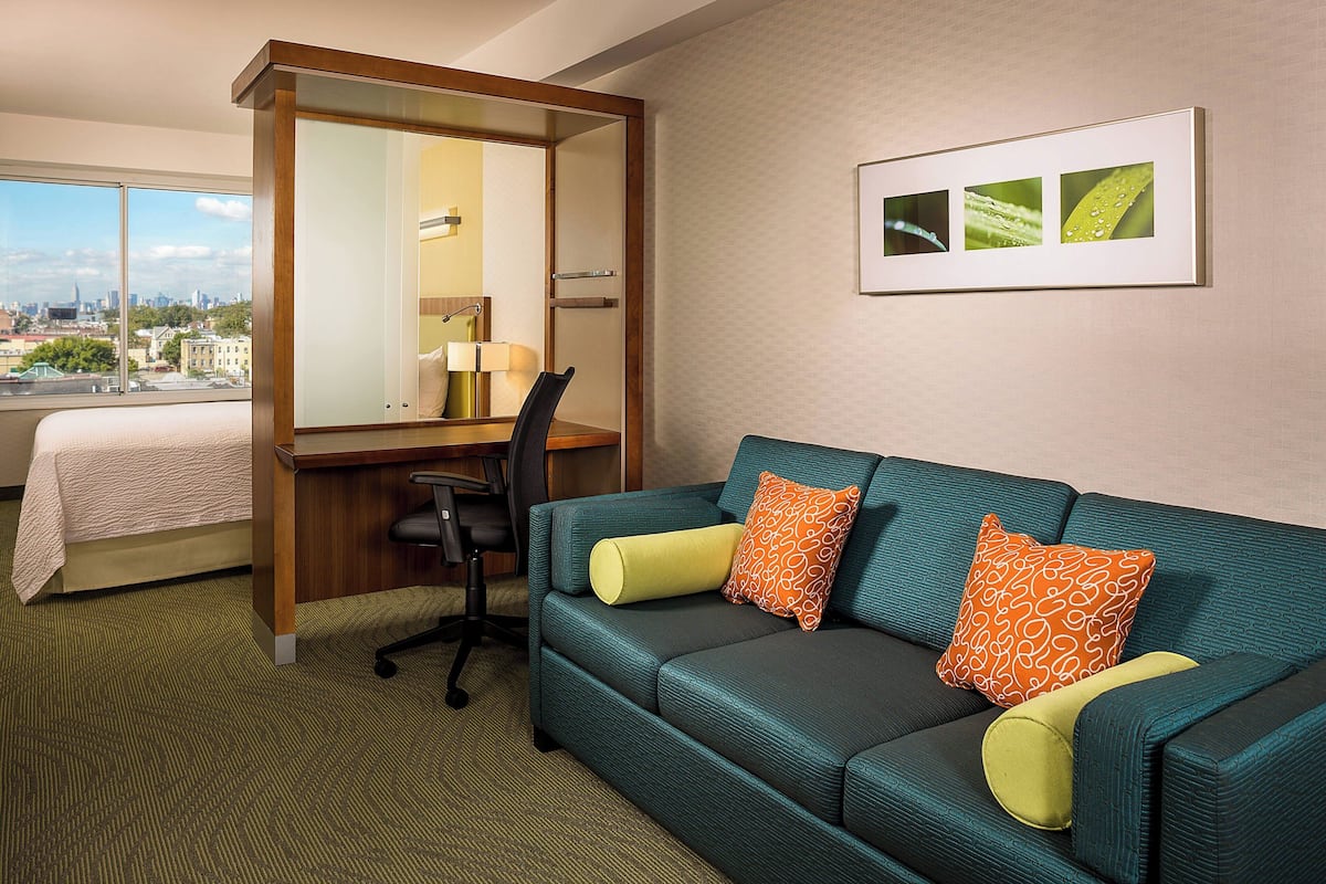 Studio, 1 Tempat Tidur King dengan tempat tidur Sofa | Area keluarga | Smart TV dan Netflix