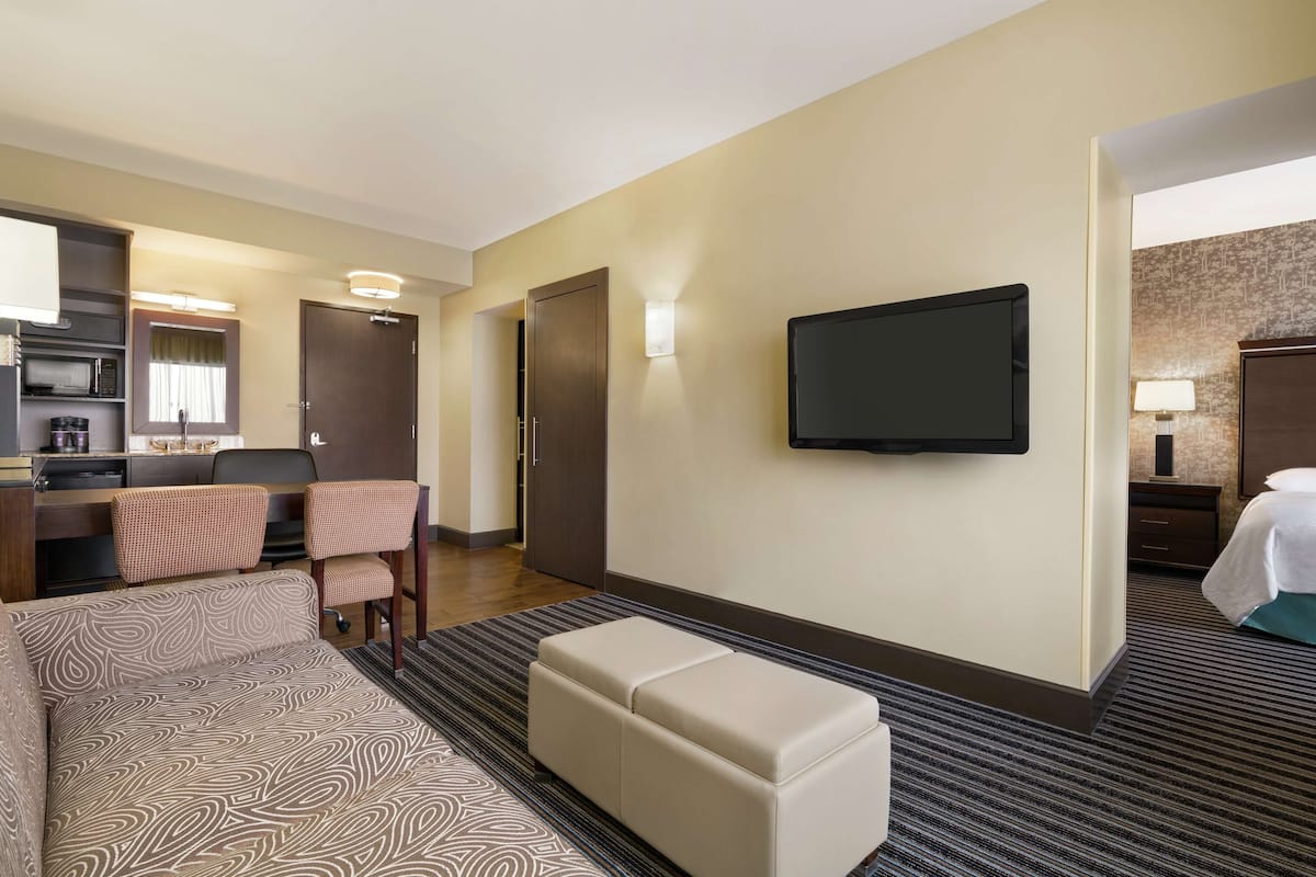 Premium bedding, in-room safe, desk, blackout curtains