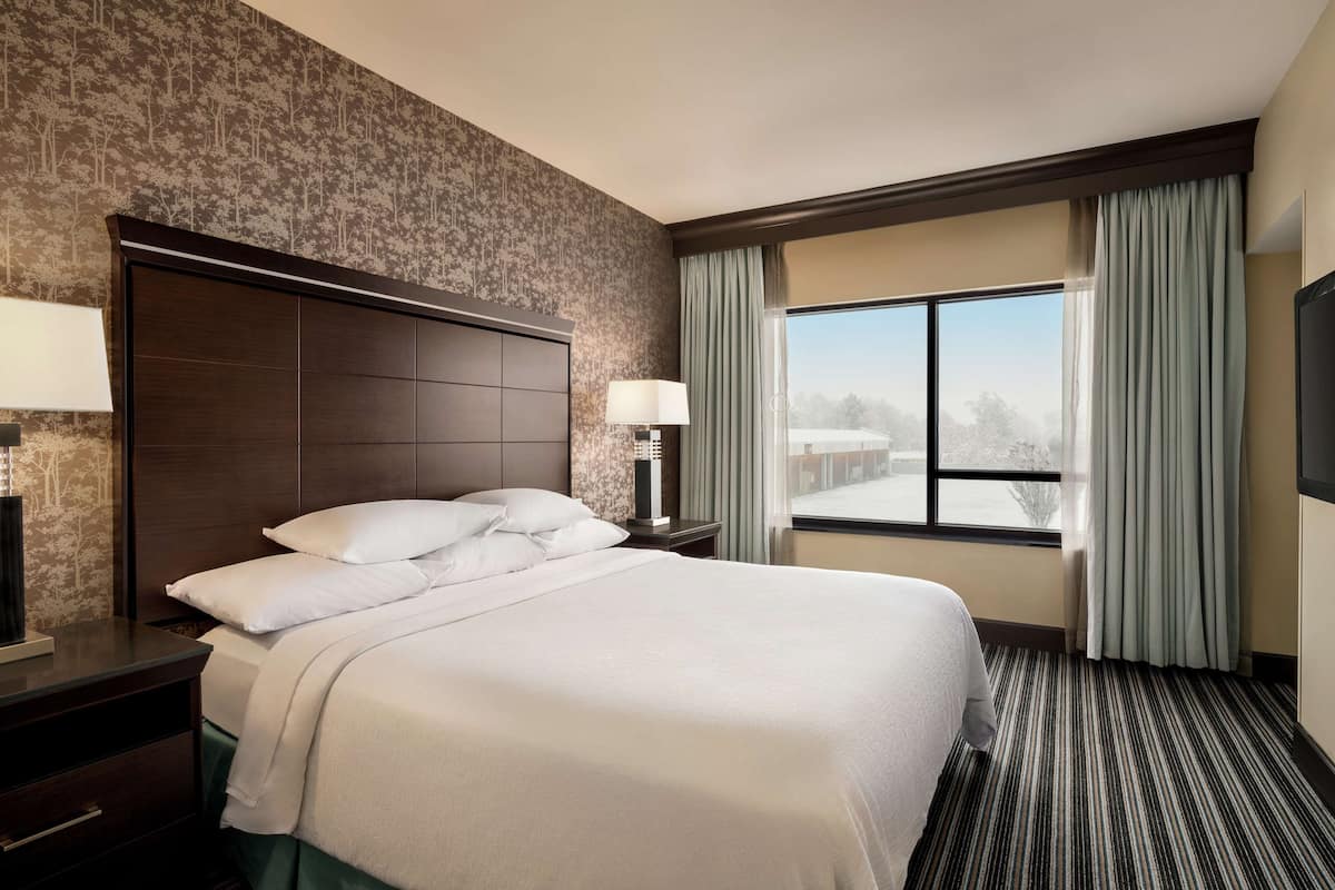 Premium bedding, in-room safe, desk, blackout curtains