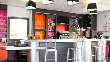 Bar (trong khuôn viên)