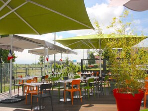 Se sirven almuerzos y cenas, cocina francesa