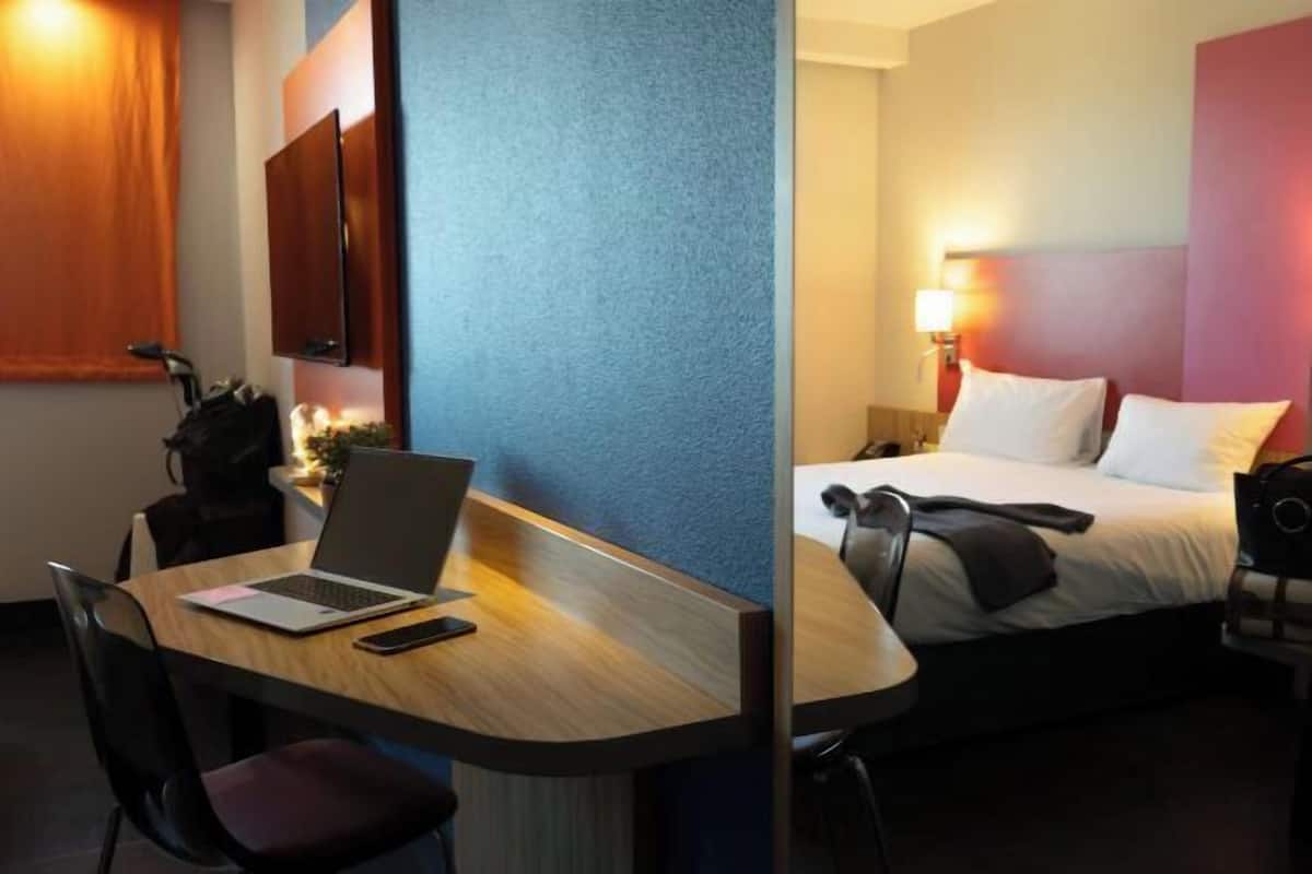 Premium bedding, pillowtop beds, in-room safe, desk