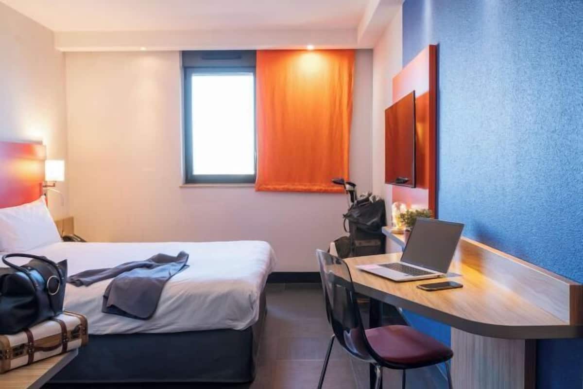 Premium bedding, pillow-top beds, in-room safe, desk