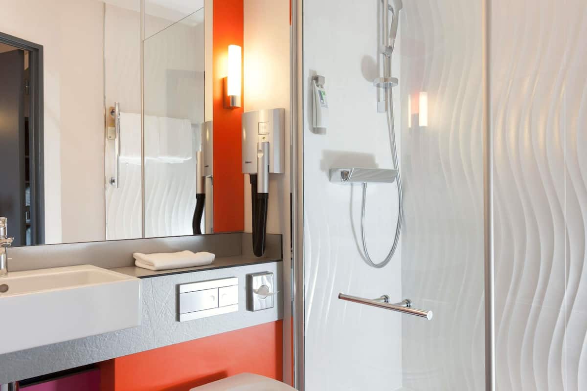 Ropa de cama de alta calidad y camas con pillow-top