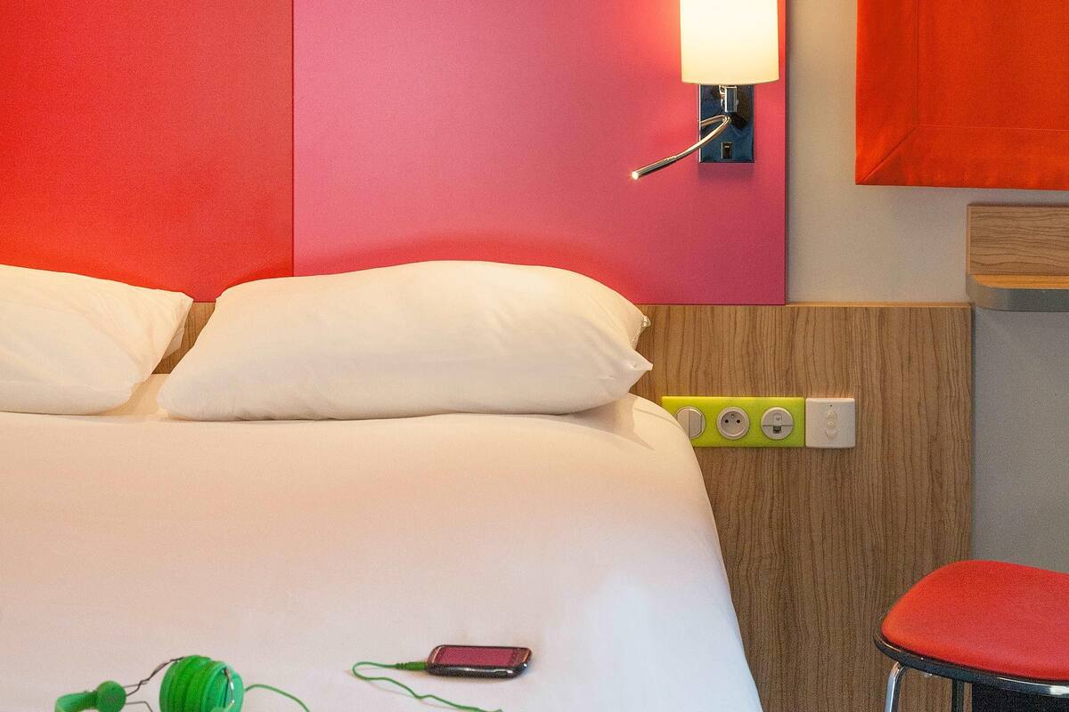 Chambre Familiale, 1 lit double et 1 canapé-lit | Literie de qualité supérieure, surmatelas