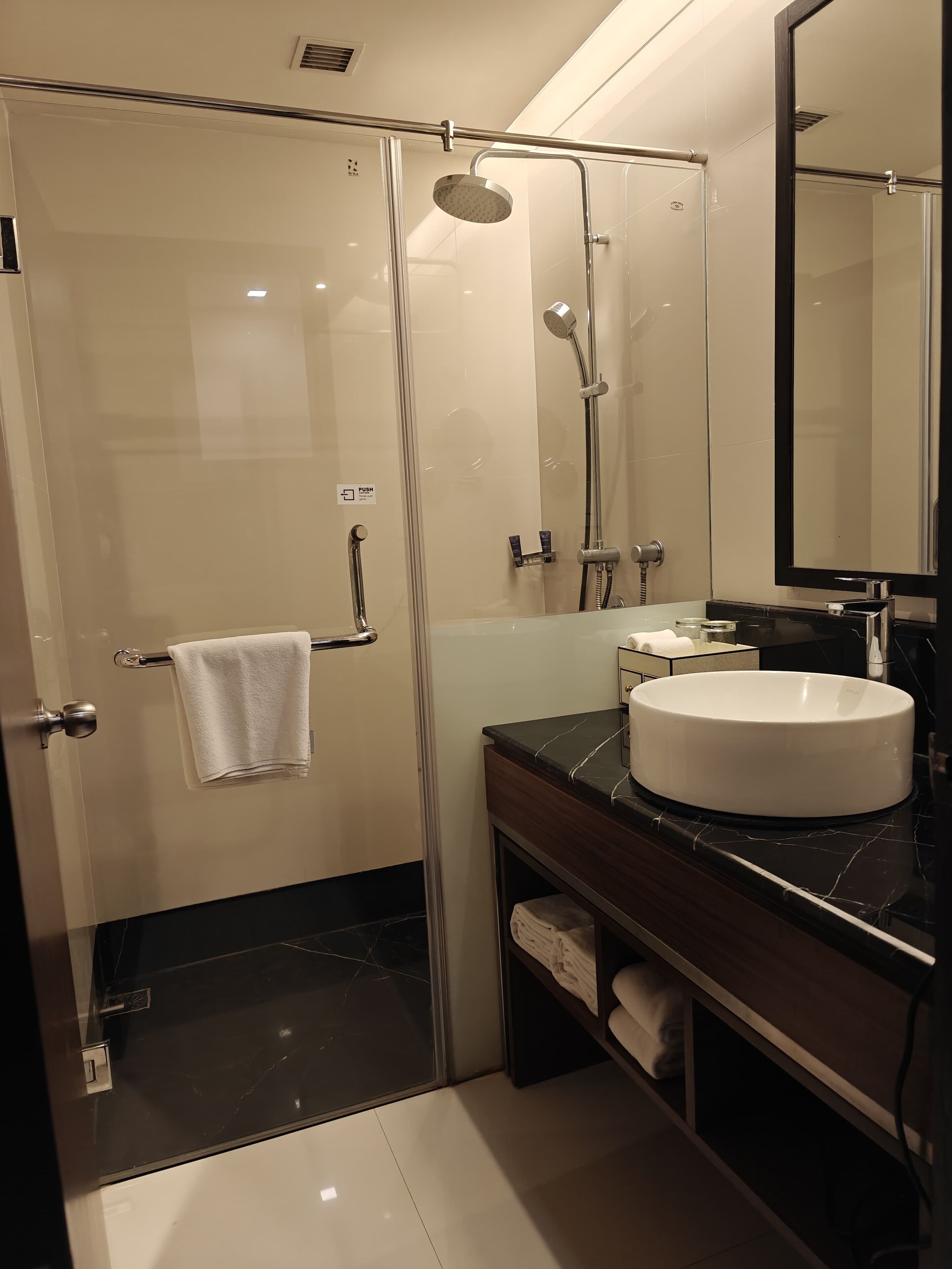deluxe room, 1 king bed, city view | bathroom | free toiletries, hair dryer, bathrobes, slippers