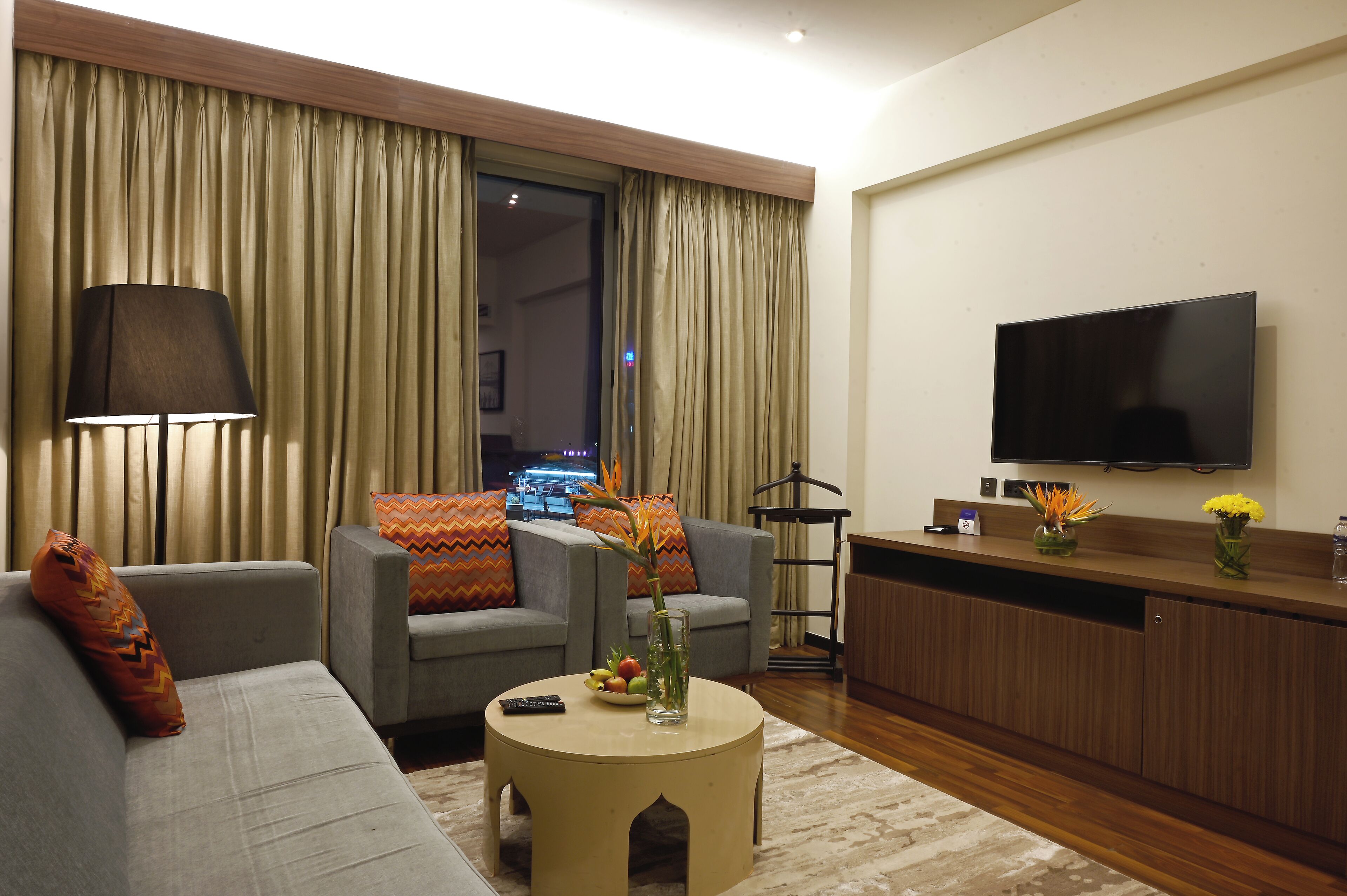 deluxe suite, 1 king bed, city view (one-way airport transfer included) | premium bedding, free minibar items, in-room safe