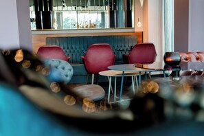 Bar (on property) - Motel One Salzburg - Mirabell (Salzburg)