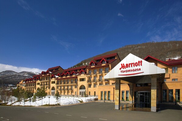 View from property - Tsaghkadzor Marriott Hotel (Tsaghkadzor)