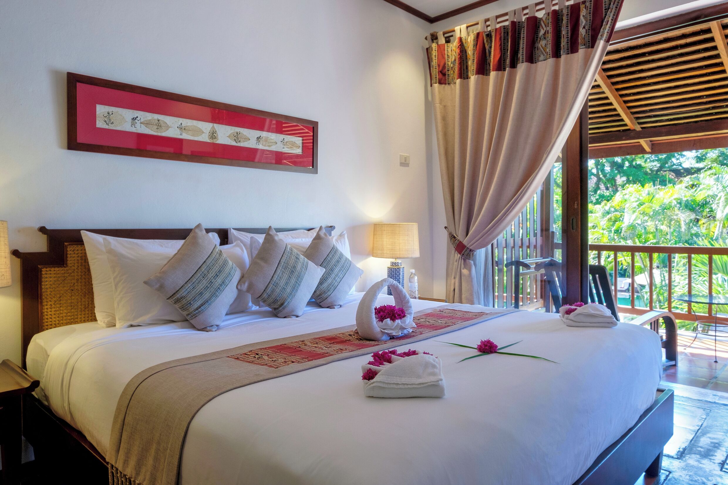 Deluxe Suite, 1 King Bed, River View | Minibar, in-room safe, desk, free cribs/infant beds