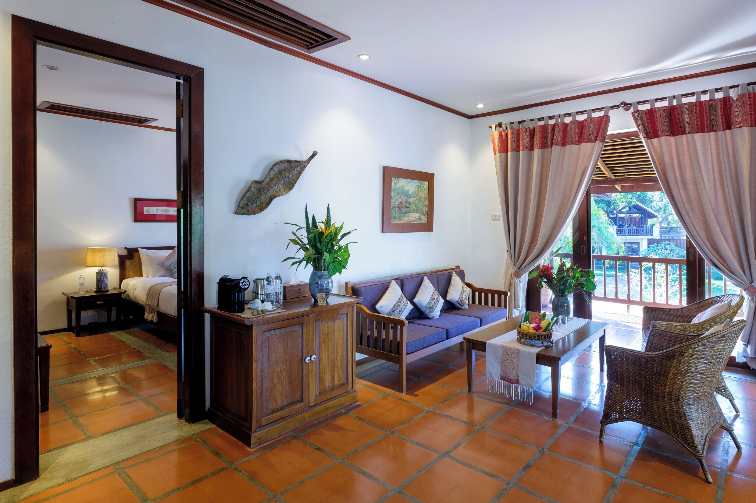 deluxe suite, 1 king bed, river view | minibar, in-room safe, desk, free cots/infant beds