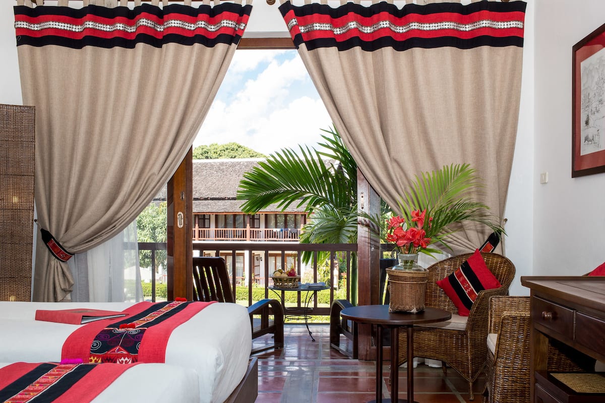 deluxe room, 2 single beds, mountain view | minibar, in-room safe, desk, free cots/infant beds