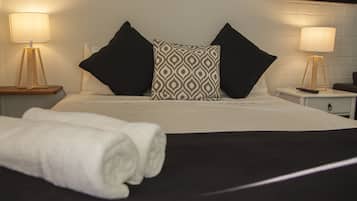 Deluxe Room, 1 Queen Bed | In-room safe, individually decorated, individually furnished