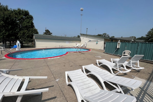 Standard Room, 2 Queen Beds, Smoking | Terrace/patio