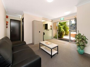 Lobby sitting area - Chermside Court Motel (Chermside)