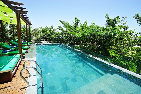 Outdoor pool, pool umbrellas
