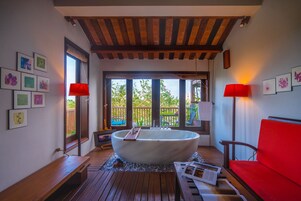 Quarto grand, 1 quarto | Banheiro | Banheira e chuveiro separados, banheira de imersão