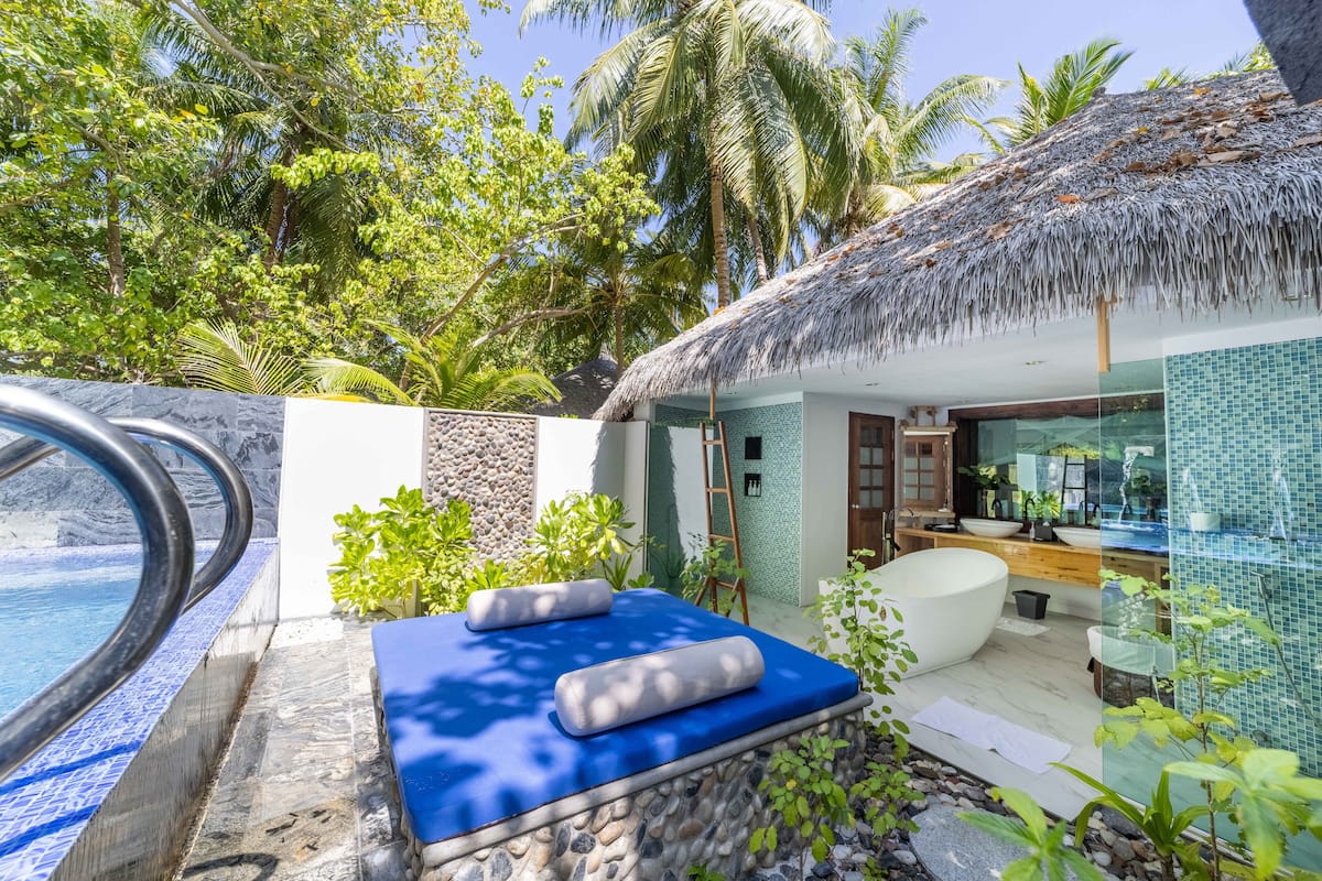 Beach Villa With Private Pool With 15% Off Food & Beverage (excluding in-room dining). | Vistas al jardín
