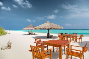 2 restaurants, breakfast, lunch, dinner served; international cuisine 