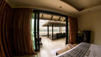 Two Bed Ocean View Suite with Infinity Pool | Down comforters, free minibar items, in-room safe, desk