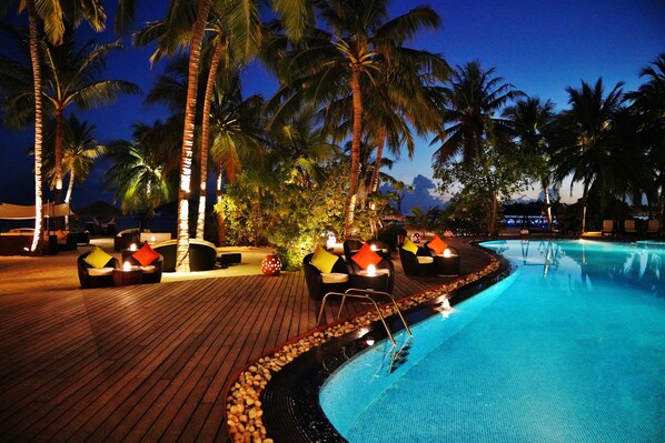 Bar en bord de piscine
