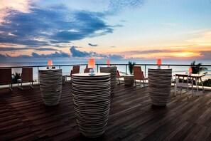 2 restaurants, breakfast, lunch, dinner served; Italian cuisine - Sheraton Bali Kuta Resort (Kuta)