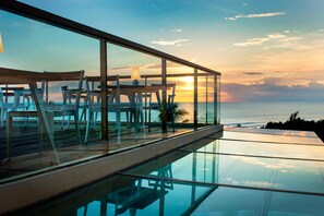 2 restaurants; breakfast, lunch, dinner, and brunch served - Sheraton Bali Kuta Resort (Kuta)