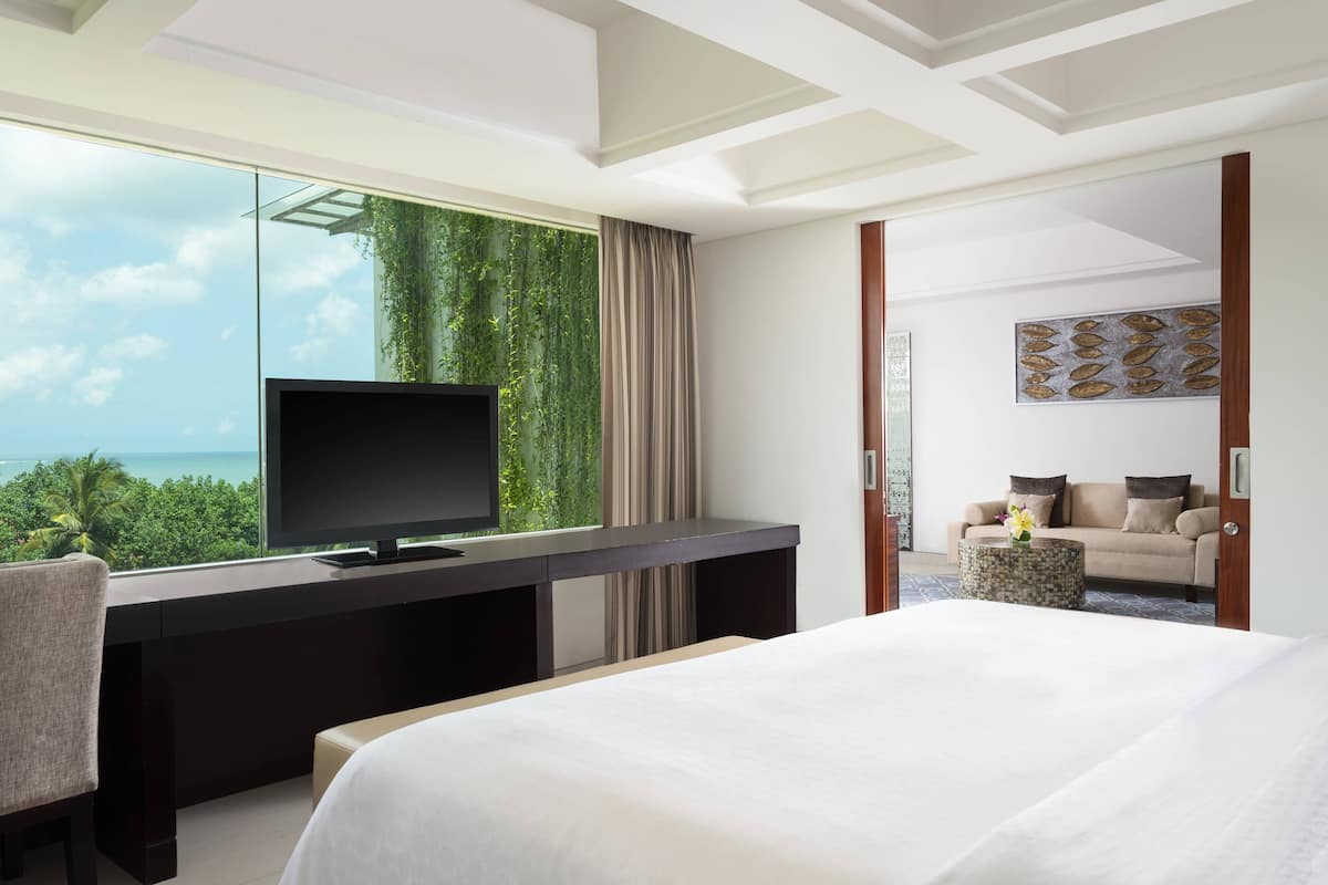 Junior-Suite, 1 Schlafzimmer, Nichtraucher, Meerblick | 1 Schlafzimmer, hochwertige Bettwaren, Zimmersafe, Schreibtisch