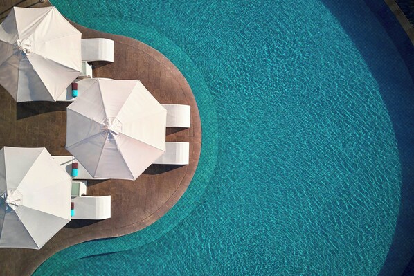 2 outdoor pools, pool umbrellas, sun loungers